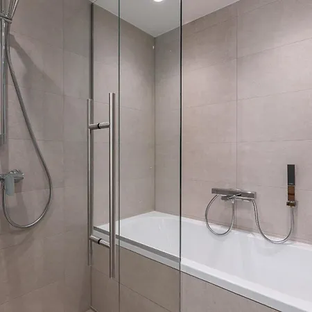 Modern City Center Apartamento Tallin